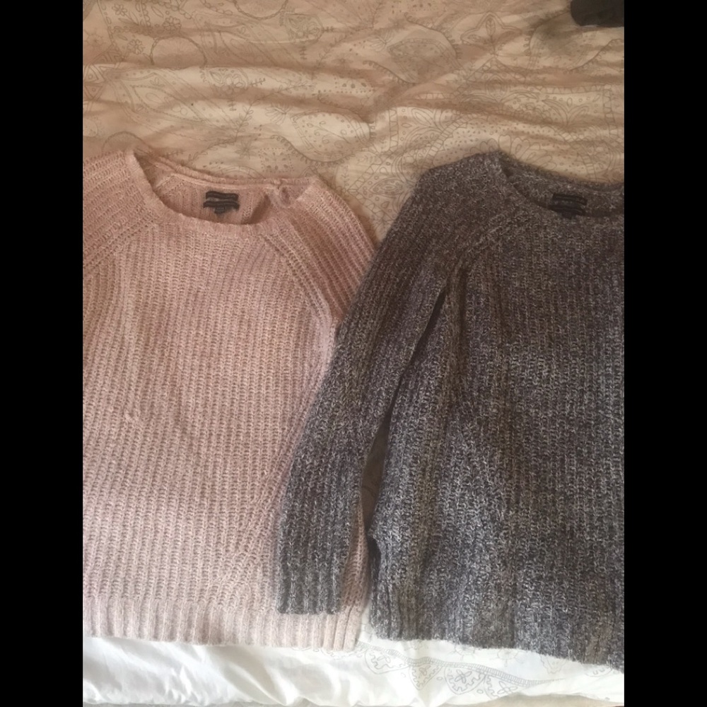Bundle of 2 sweaters